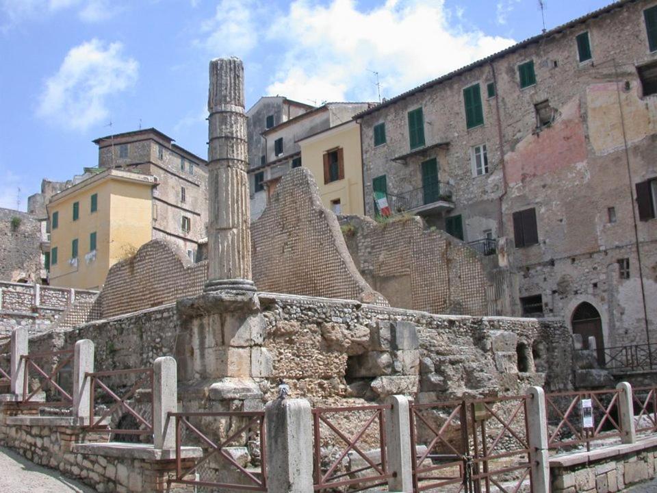 Luxury Suite - Teatro Romano - Duomo - Centro Storico Wi-Fi テッラチーナ エクステリア 写真