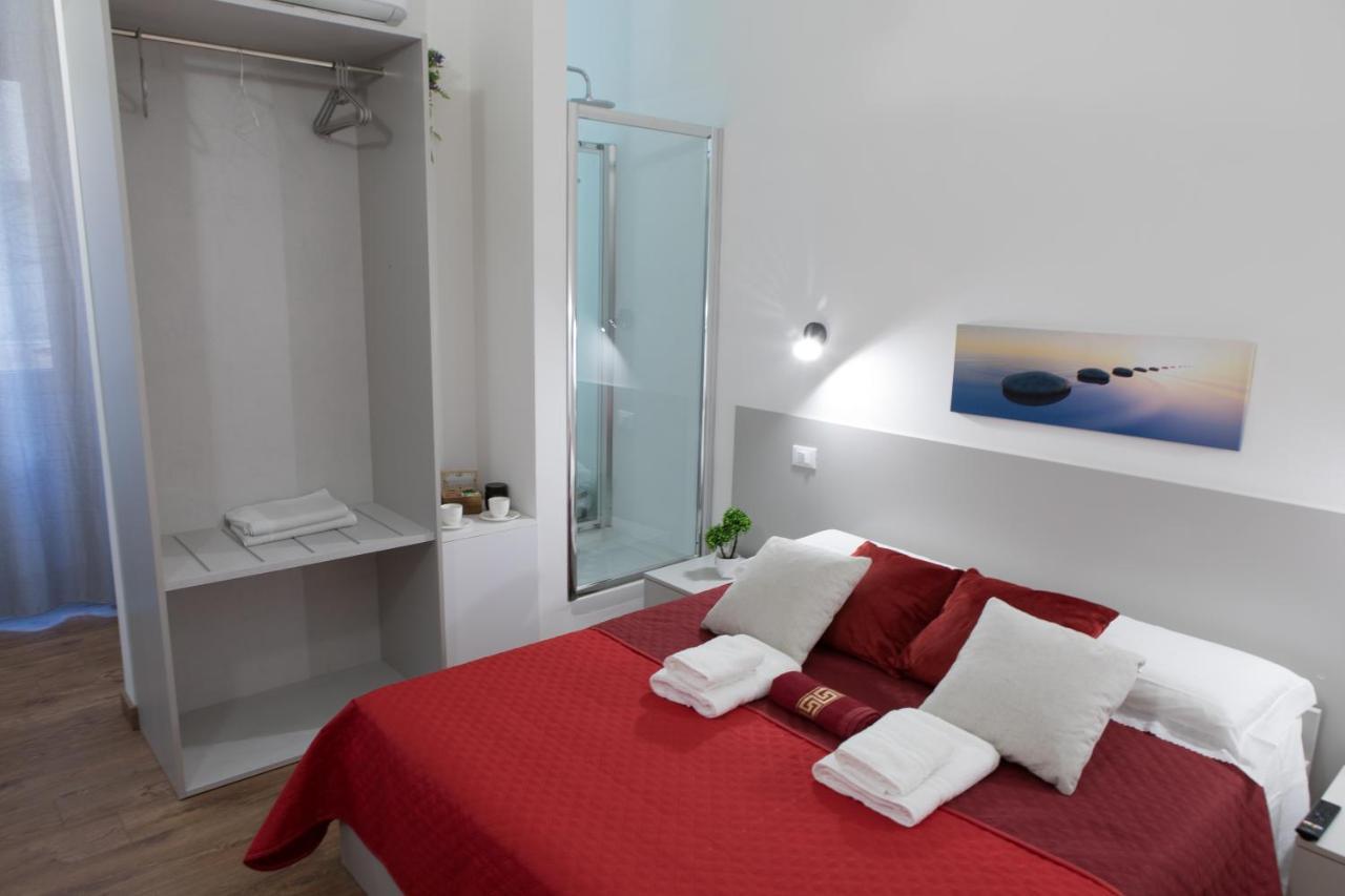 Luxury Suite - Teatro Romano - Duomo - Centro Storico Wi-Fi テッラチーナ エクステリア 写真