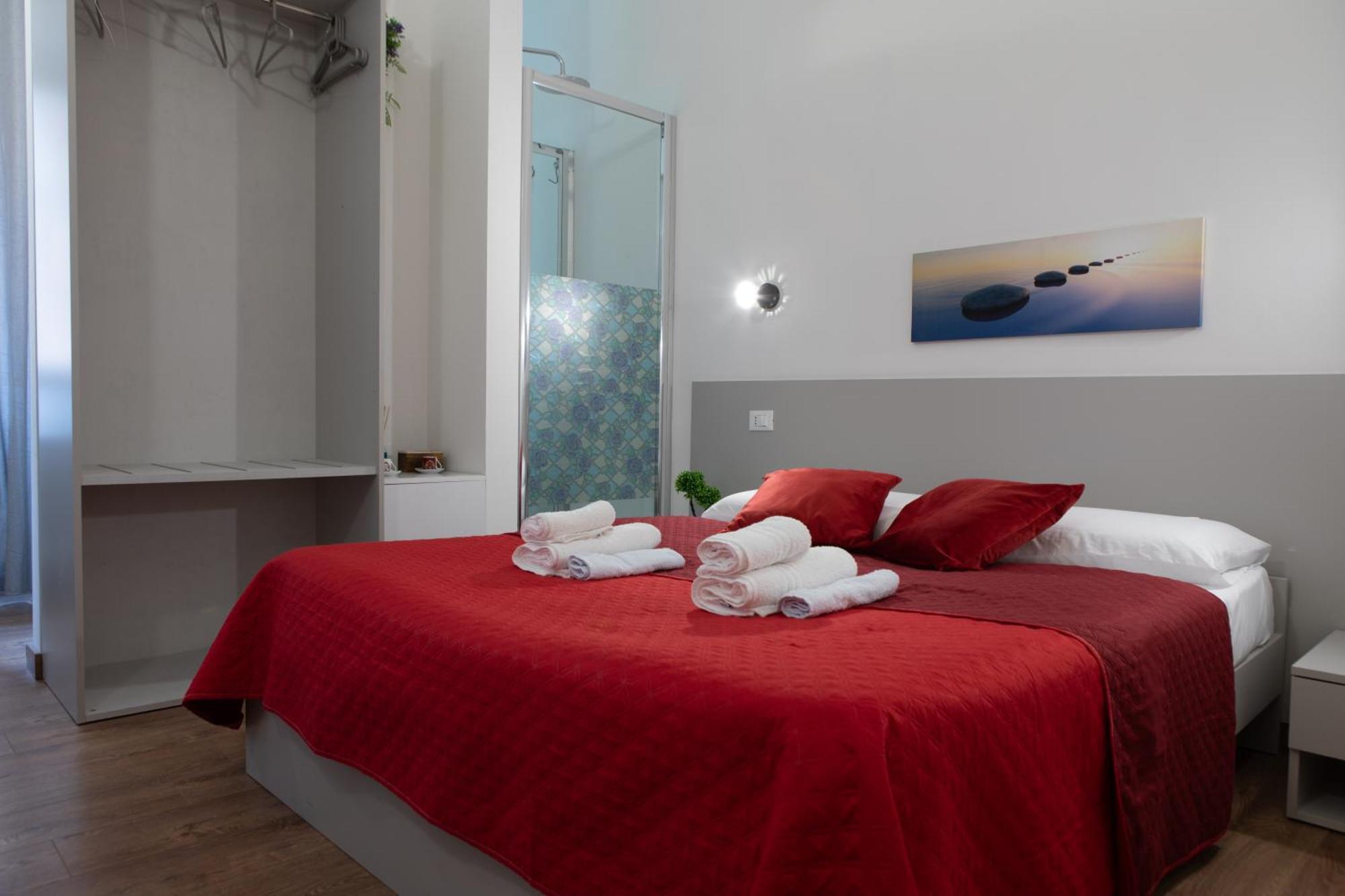 Luxury Suite - Teatro Romano - Duomo - Centro Storico Wi-Fi テッラチーナ エクステリア 写真
