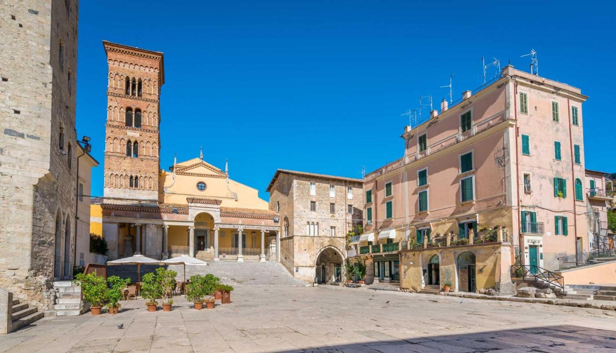 Luxury Suite - Teatro Romano - Duomo - Centro Storico Wi-Fi テッラチーナ エクステリア 写真